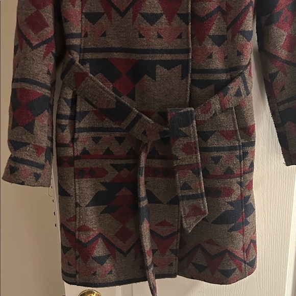 Geometric Patterned Hooded Coat - Picture 3 of 6